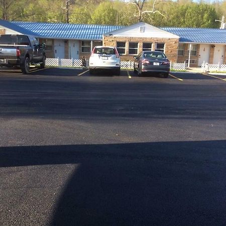 Scenic River Inn Motel Wartburg Exterior foto